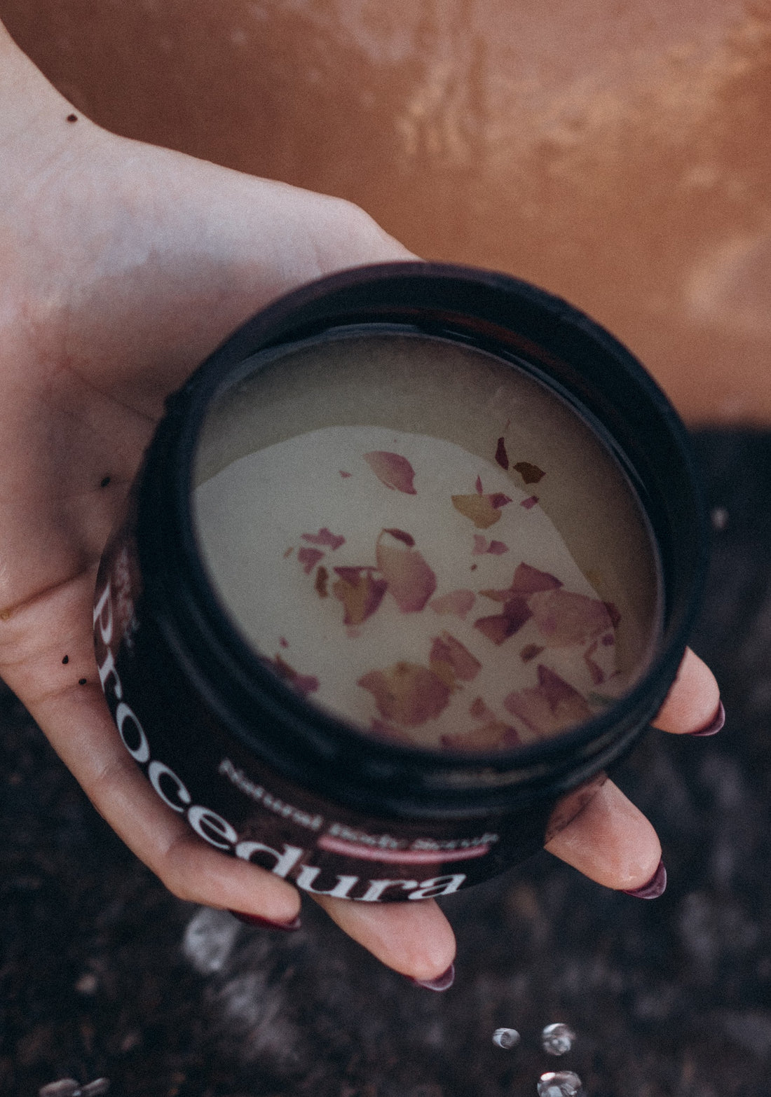 Procedura Doğal Gül Yağı ile Vücut Peelingi